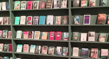 Frankfurter Buchmesse 2024 - Parete di libri nel padiglione italiano