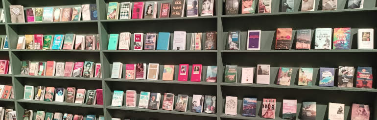 Frankfurter Buchmesse 2024 - Parete di libri nel padiglione italiano